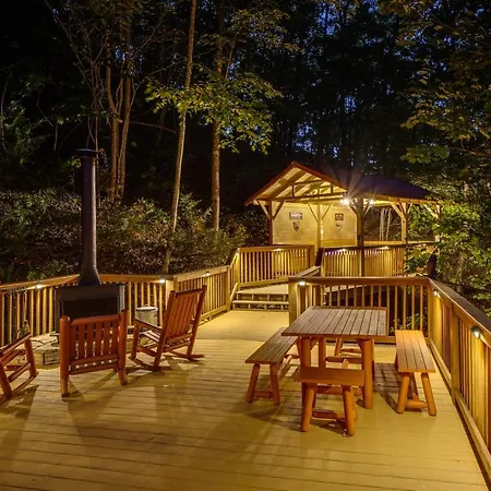 Bear Mountain Chalet In Sevierville With Hot Tub Exterior photo