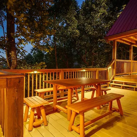 Bear Mountain Chalet In Sevierville With Hot Tub Exterior photo