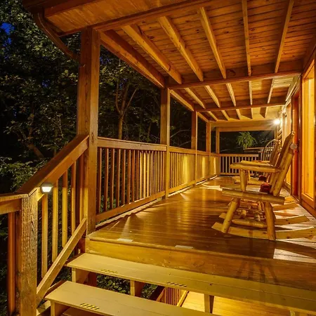 Bear Mountain Chalet In Sevierville With Hot Tub Exterior photo