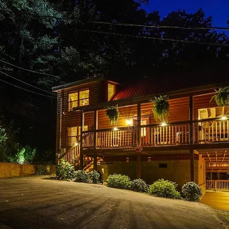 Bear Mountain Chalet In Sevierville With Hot Tub Exterior photo