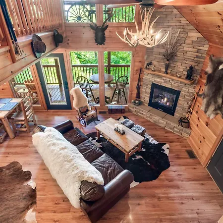 Bear Mountain Chalet In Sevierville With Hot Tub Exterior photo