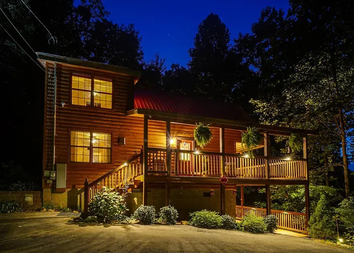 Bear Mountain Chalet In Sevierville With Hot Tub