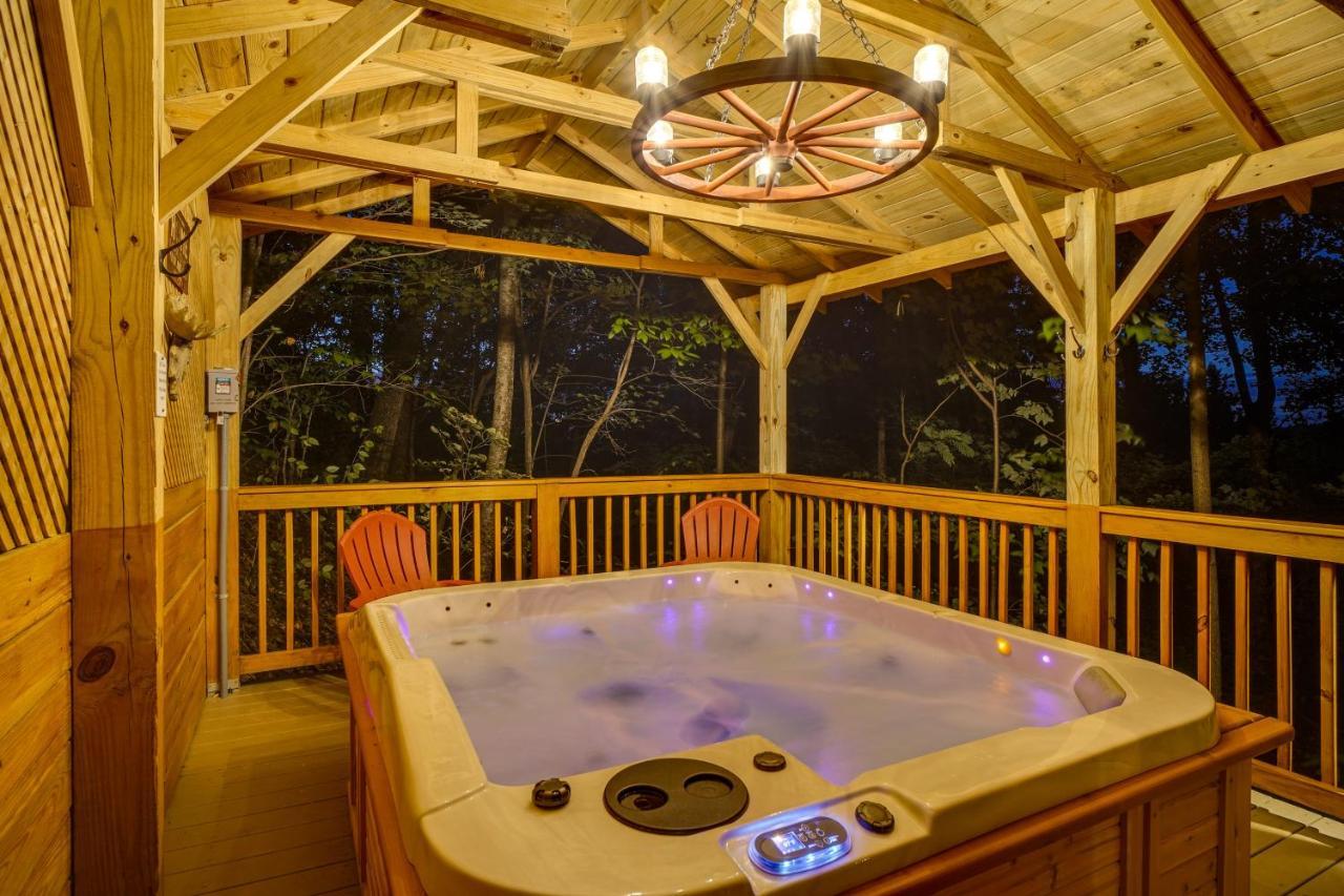 Bear Mountain In With Hot Tub