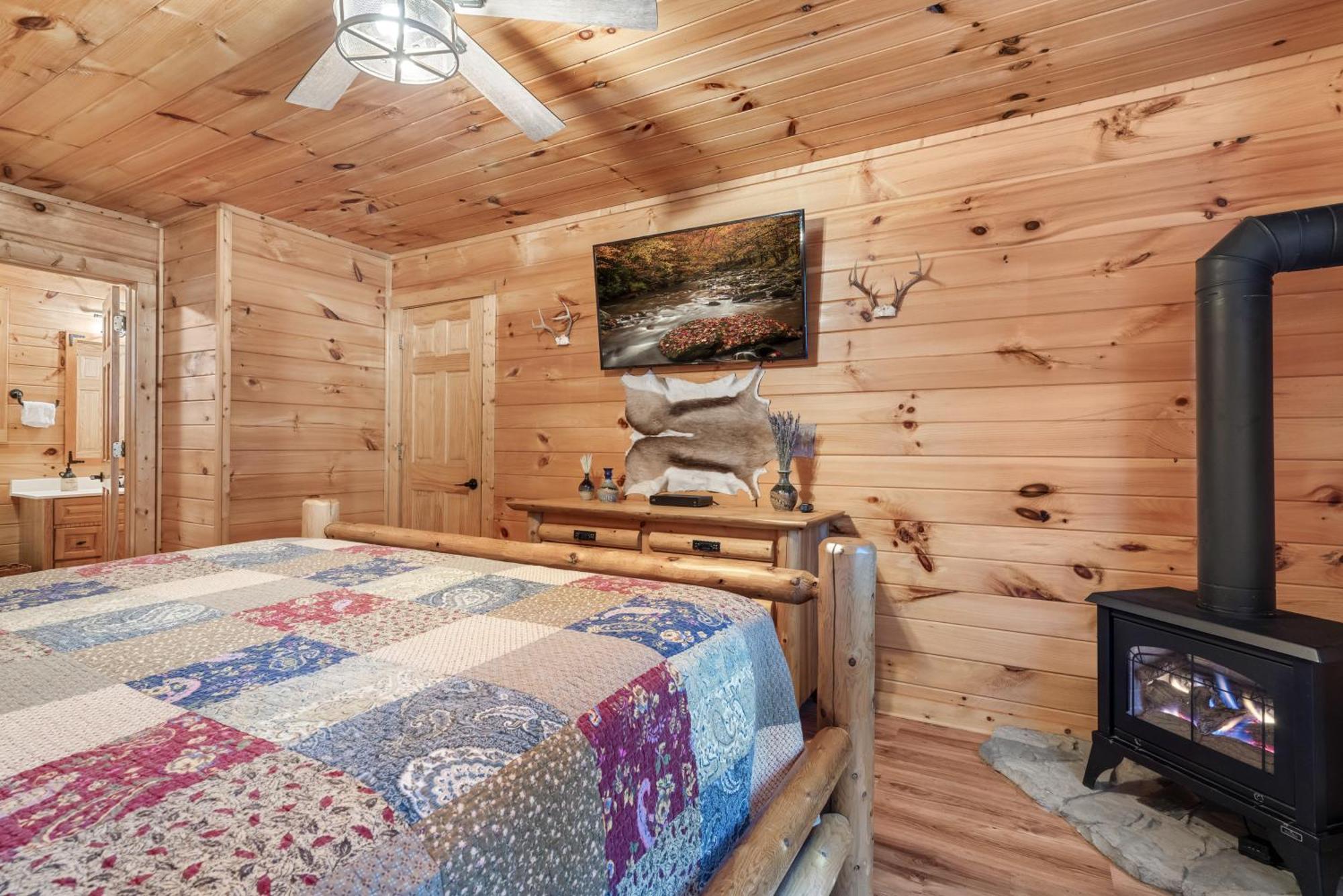 Bear Mountain In With Hot Tub Sevierville