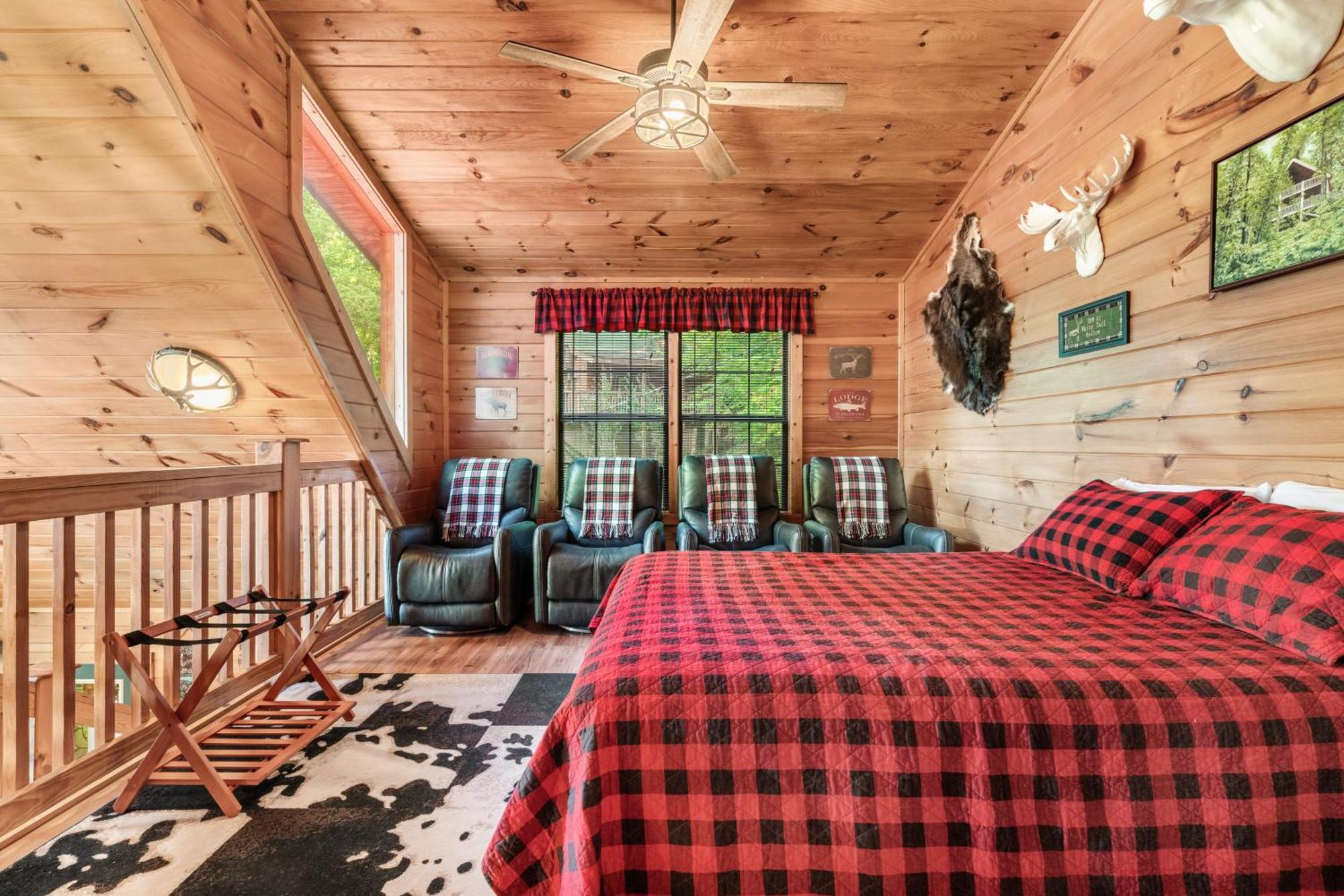 Bear Mountain In With Hot Tub